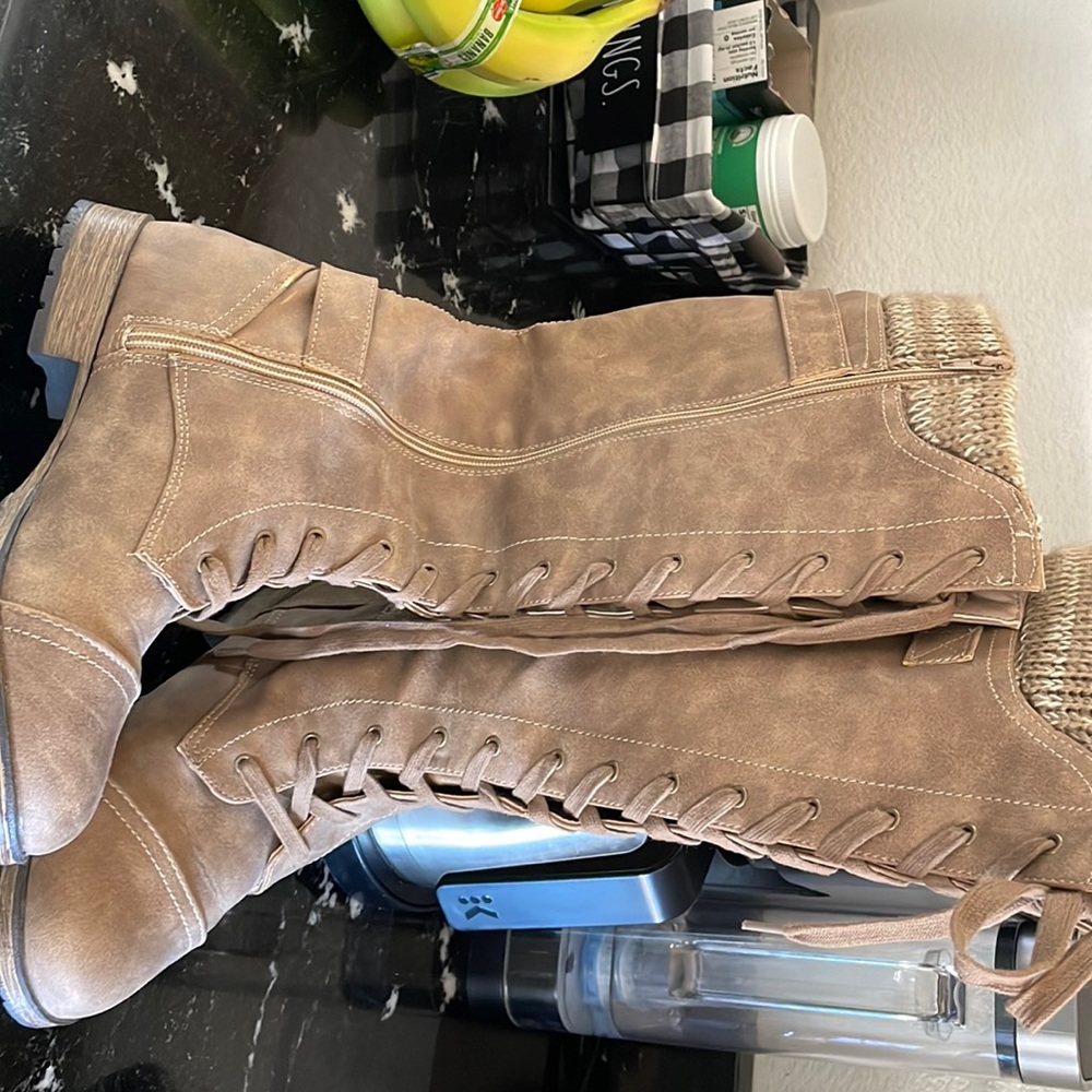 Knee high suede laced boots 👢